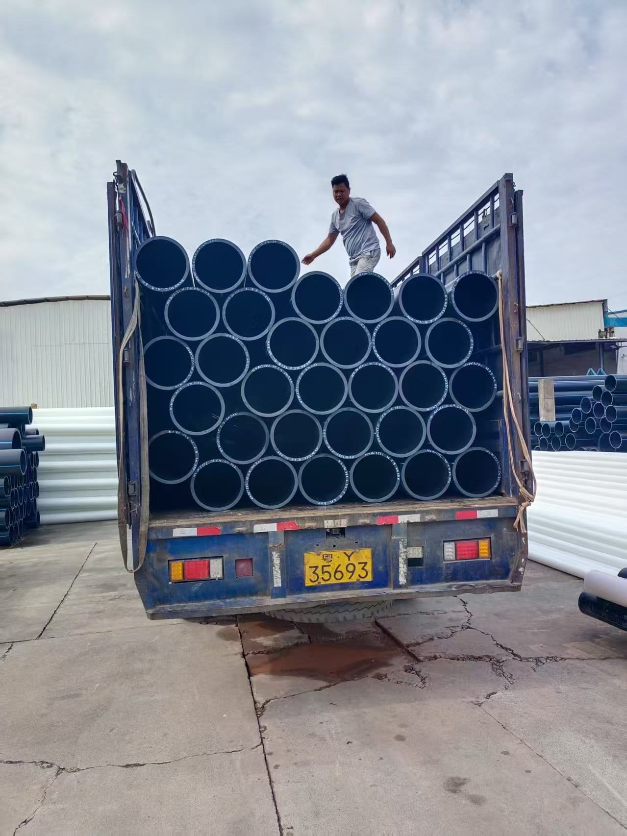 PE Solid Wall Water Supply Pipe 3